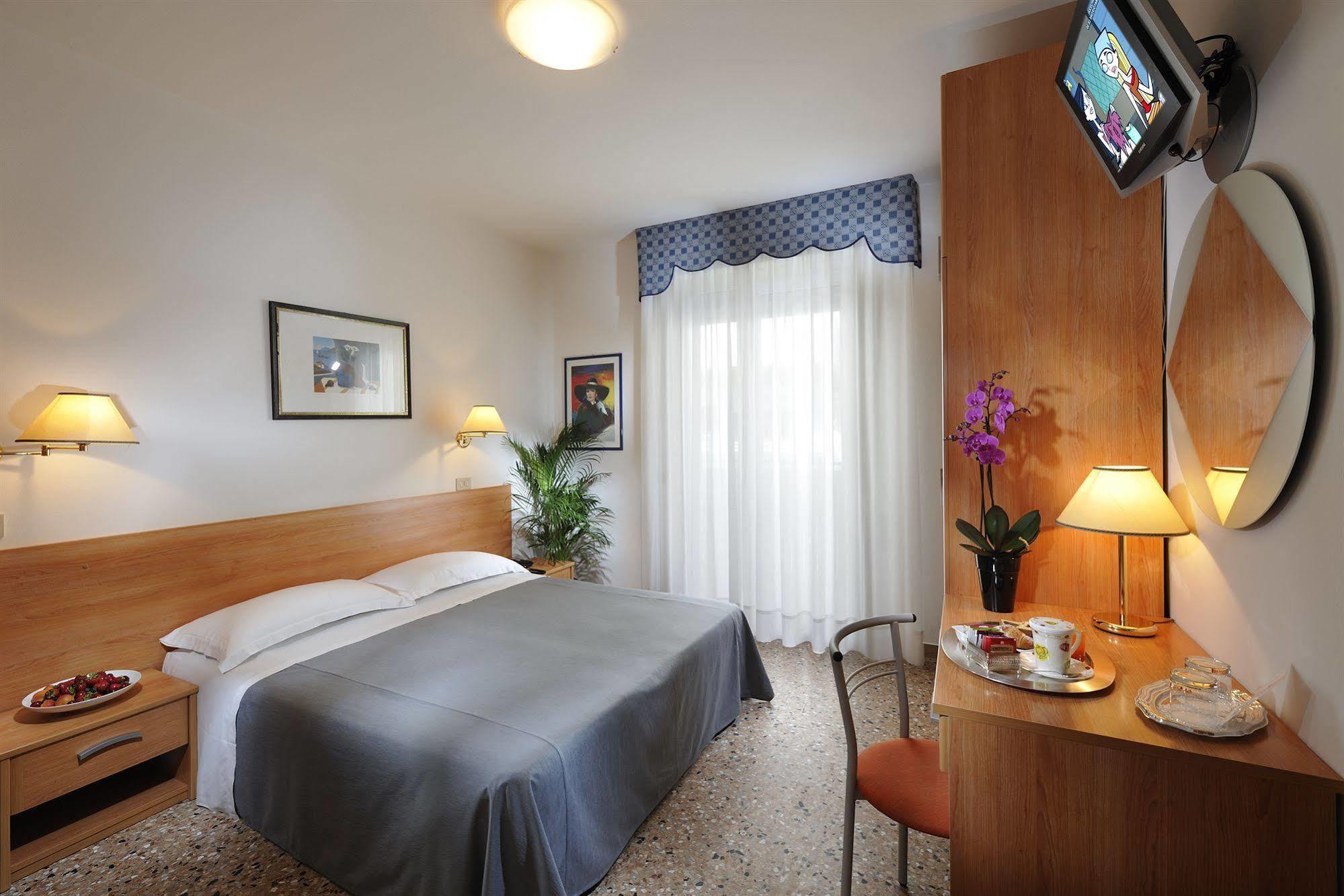Hotel Rossini 4S Lignano Sabbiadoro Eksteriør billede