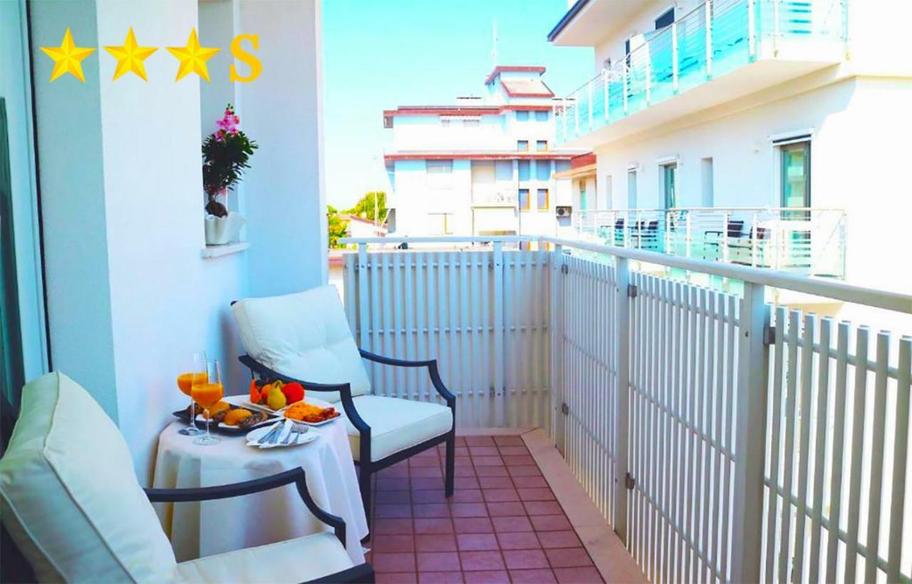Hotel Rossini 4S Lignano Sabbiadoro Eksteriør billede
